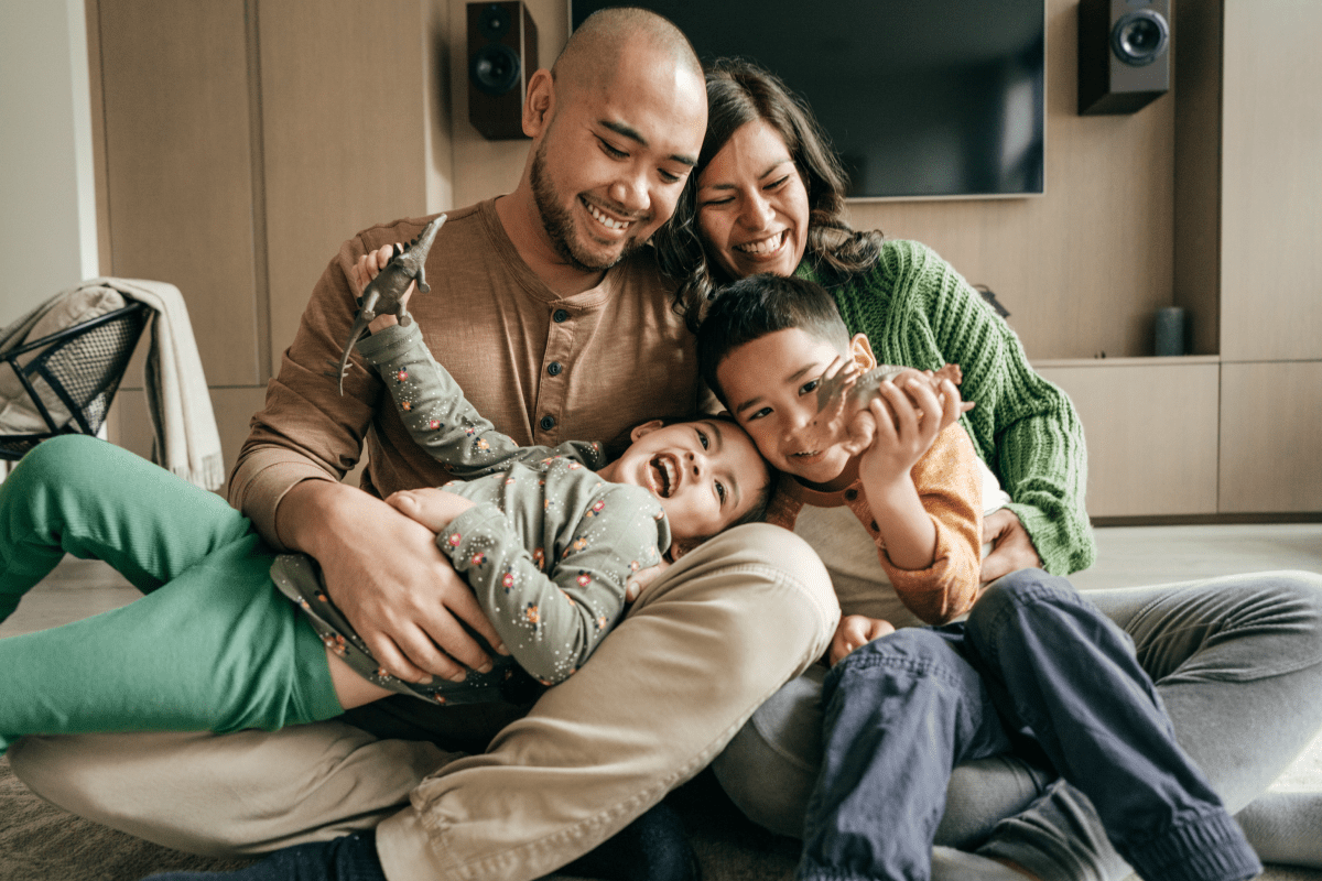 Familia jugando