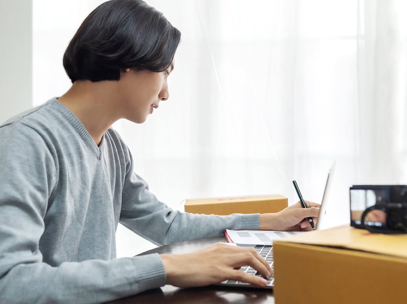 Person sitting in front of a computer typing on the keyboard